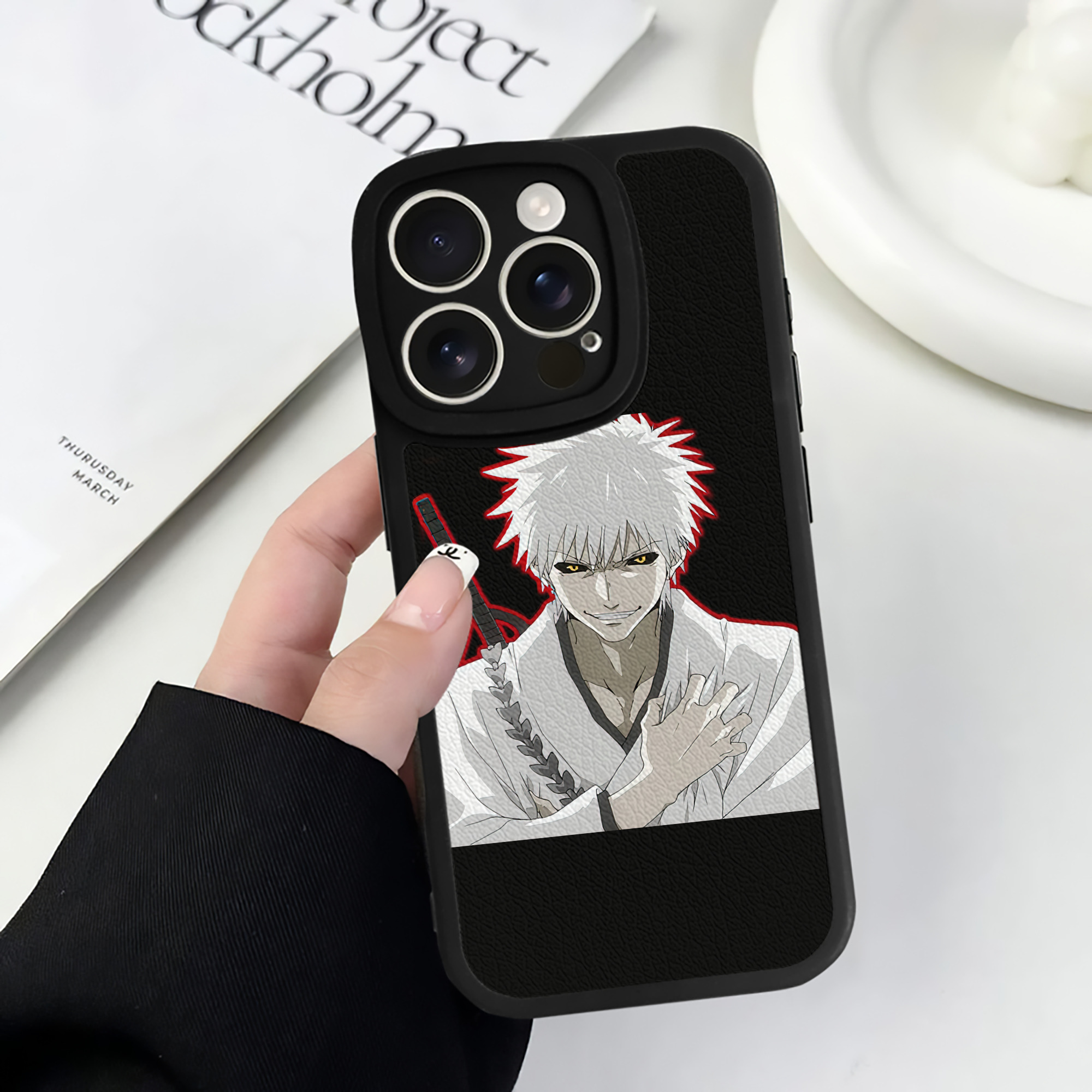 ブリーチ 黒崎一護（くろさき いちご）BLEACH Kurosaki Ichigo 【iPhone 16シリーズ対応】シリコンスマホケース（レザー調） 材質：シリコン